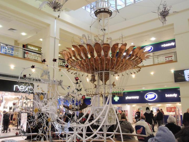 Victoria Centre Apartments In The Victoria Centre Shopping Centre - Nottingham City Centre - 24 Hour Access - Most Central Location, Kitchen - Sunday Check-Out 1Pm - Opposite Hilton By Restaurants & Shops - Outdoor Parking Cars Or Vans Five Pounds A Exteriör bild