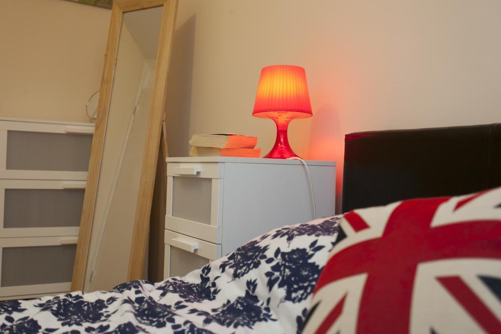 Victoria Centre Apartments In The Victoria Centre Shopping Centre - Nottingham City Centre - 24 Hour Access - Most Central Location, Kitchen - Sunday Check-Out 1Pm - Opposite Hilton By Restaurants & Shops - Outdoor Parking Cars Or Vans Five Pounds A Exteriör bild